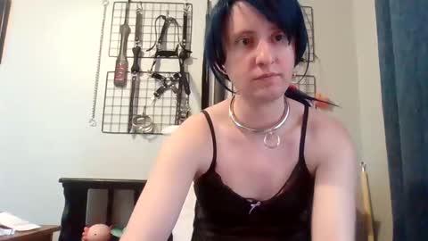 Servile Sarah online show from March 12, 9:21 pm