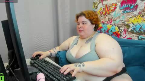 Snapshot of sew_sunny chatting on April 23, 12:56 am Sew online show from April 23, 12:56 am