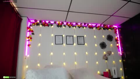 Lili online show from April 15, 6:15 pm