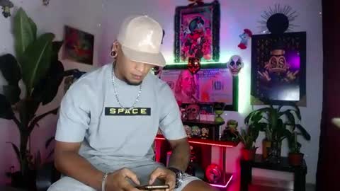 Aharon  ravelo online show from June 15, 3:53 am