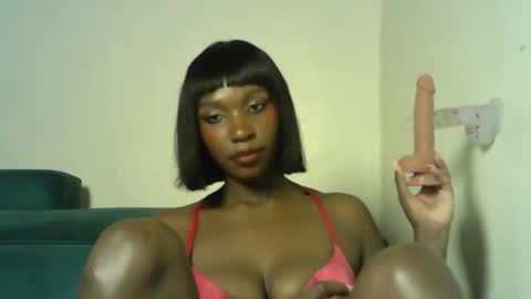 Snapshot of sexy_chocoy05 chatting on February 5, 10:42 am sexy_chocoy05 online show from February 5, 10:42 am