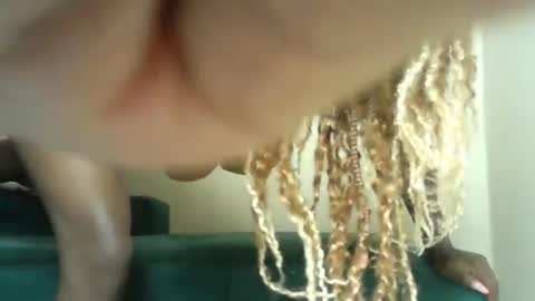 Snapshot of sexy_chocoy05 chatting on February 24, 5:33 pm sexy_chocoy05 online show from February 24, 5:33 pm