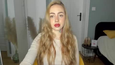 C o r a l i e online show from May 7, 6:52 am