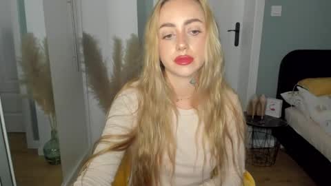 C o r a l i e online show from May 31, 6:09 pm