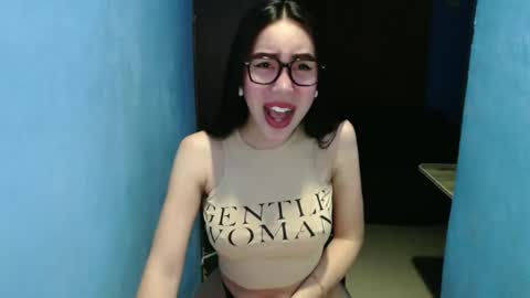 sexy_emily92 online show from March 3, 12:22 pm