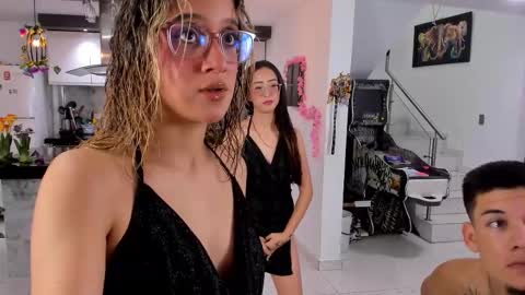 WENDY  MAX  AND VICKY online show from March 24, 4:06 am