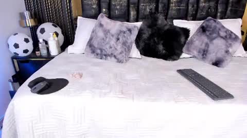 Snapshot of sexy_hot_milf_ chatting on June 16, 9:39 pm Dafne online show from June 16, 9:39 pm