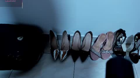 Snapshot of sexy_hot_milf_ chatting on June 28, 12:22 pm Dafne online show from June 28, 12:22 pm