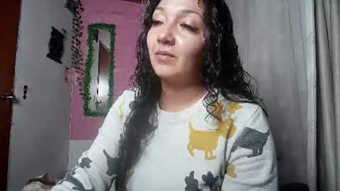 Snapshot of sexy_lolas chatting on July 15, 1:44 am sexy lolas online show from July 15, 1:44 am