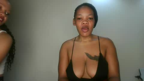 Snapshot of sexy_lyna chatting on June 19, 3:11 am sexy_lyna online show from June 19, 3:11 am
