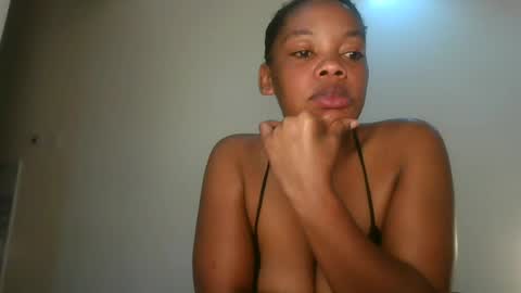 Snapshot of sexy_lyna chatting on July 10, 11:24 am sexy_lyna online show from July 10, 11:24 am