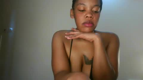 Snapshot of sexy_lyna chatting on July 13, 7:27 pm sexy_lyna online show from July 13, 7:27 pm