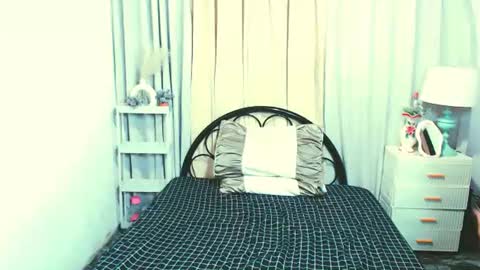 sexy_yllona online show from August 4, 10:29 am