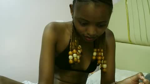 Snapshot of sexy_zaraa chatting on April 22, 4:19 pm sexy zaraa online show from April 22, 4:19 pm