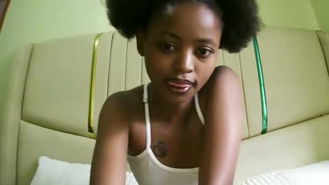 Snapshot of sexy_zaraa chatting on June 2, 12:29 pm sexy zaraa online show from June 2, 12:29 pm
