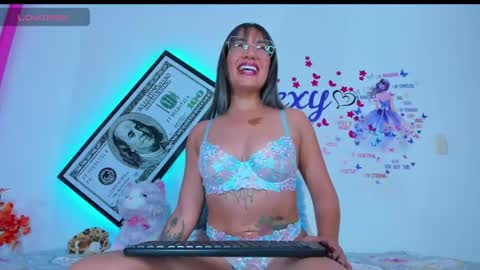 sexycharlottesamantha online show from June 7, 4:16 am