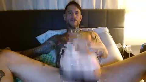 Snapshot of sexyfitdaddy chatting on March 27, 11:59 pm Sexy Fit Daddy online show from March 27, 11:59 pm