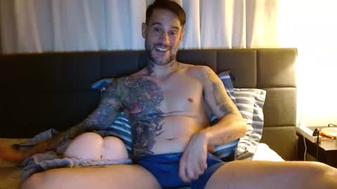 Snapshot of sexyfitdaddy chatting on April 8, 4:45 am Sexy Fit Daddy online show from April 8, 4:45 am