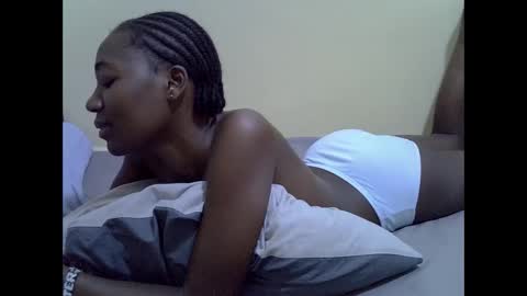 sexyghurl12 online show from February 11, 3:28 pm