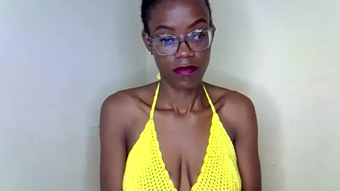 SexyHollyMontana1111 online show from March 14, 7:47 am