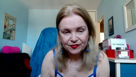 Snapshot of sexyjennyeu chatting on May 2, 10:53 am Jenny online show from May 2, 10:53 am
