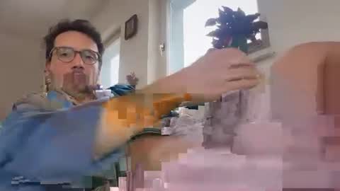 Snapshot of sexyleo8282 chatting on February 6, 10:40 am sexyleo8282 online show from February 6, 10:40 am