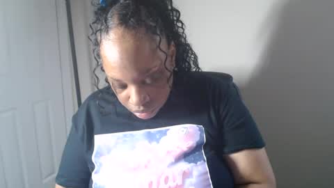 Snapshot of sexymona1218 chatting on June 14, 10:34 pm SexyMona online show from June 14, 10:34 pm