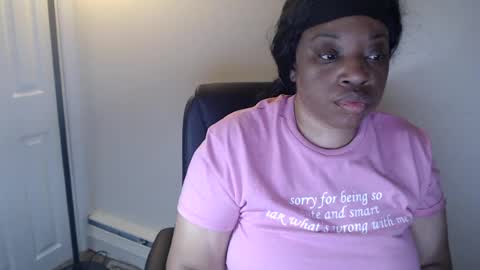 Snapshot of sexymona1218 chatting on July 17, 6:31 am SexyMona online show from July 17, 6:31 am