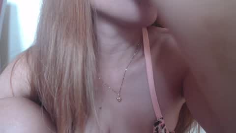 sexymye online show from February 11, 4:44 am