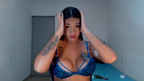 Snapshot of sexynatalia25 chatting on July 2, 9:21 pm Natalia Duran online show from July 2, 9:21 pm