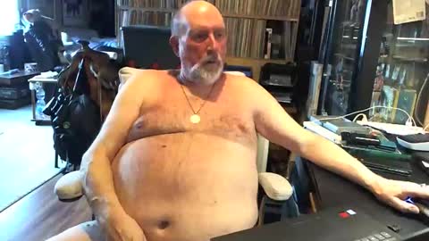 Snapshot of sexyolbear chatting on April 2, 5:38 am Grizz Lee Bear online show from April 2, 5:38 am