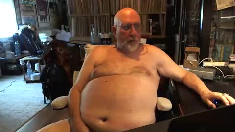 Snapshot of sexyolbear chatting on May 25, 7:36 am Grizz Lee Bear online show from May 25, 7:36 am