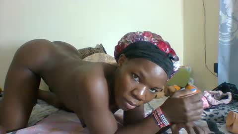 Snapshot of sexysally2 chatting on December 22, 3:22 am SARAH online show from December 22, 3:22 am