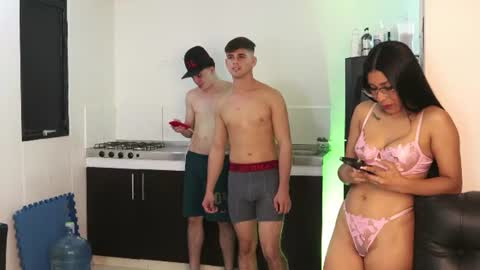 Snapshot of sexyskinnynaksu chatting on June 10, 2:23 am sexyskinnynaksu online show from June 10, 2:23 am
