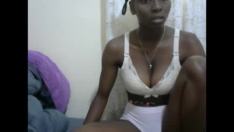 Snapshot of sexytinyy chatting on January 19, 9:24 am maria online show from January 19, 9:24 am