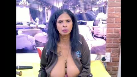 Snapshot of sexyva4u2luv chatting on June 29, 11:21 am sexyva4u2luv online show from June 29, 11:21 am