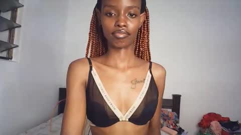 Snapshot of sexyzuriel chatting on February 22, 5:33 pm sexyzuriel online show from February 22, 5:33 pm