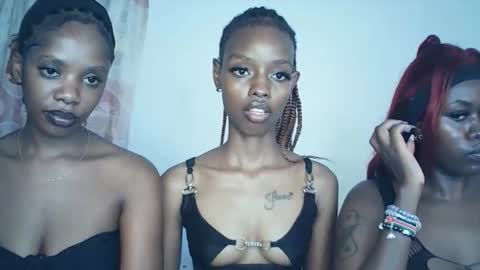 Snapshot of sexyzuriel chatting on February 26, 10:47 am sexyzuriel online show from February 26, 10:47 am