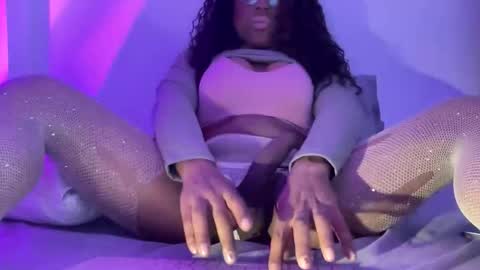 sf_bella online show from March 17, 9:07 pm