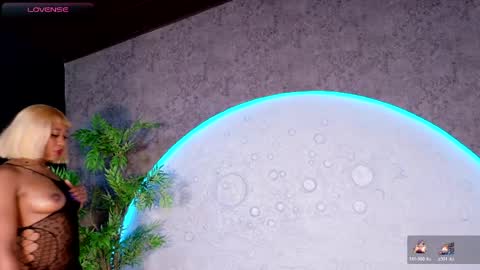 Shanel online show from April 9, 10:26 pm