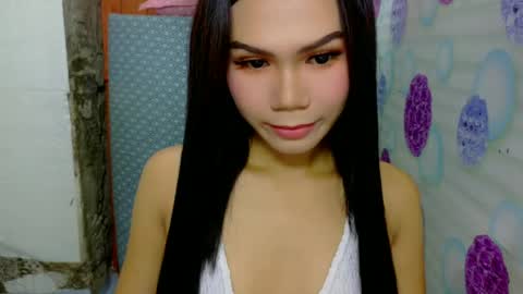shanica_lee972385 online show from May 25, 9:43 pm