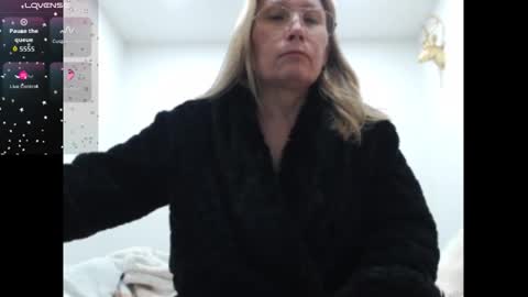 Snapshot of shannon07 chatting on June 10, 1:28 am Shannon07 online show from June 10, 1:28 am