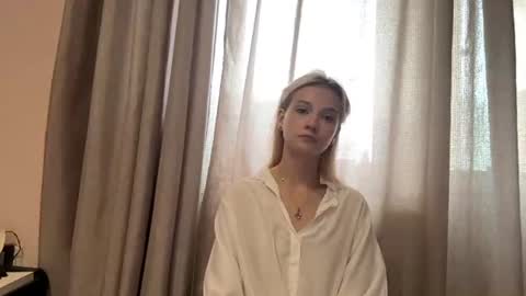 Snapshot of sharlabreeman chatting on August 5, 7:33 am Anne online show from August 5, 7:33 am