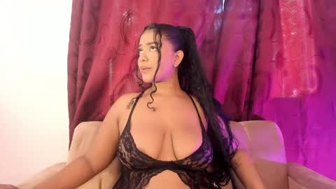 Snapshot of sharlot_evans_ chatting on May 4, 3:52 pm Sharlot online show from May 4, 3:52 pm
