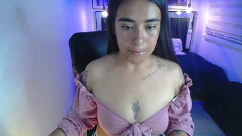 Snapshot of sharol_tk chatting on March 26, 3:34 am Sarol online show from March 26, 3:34 am