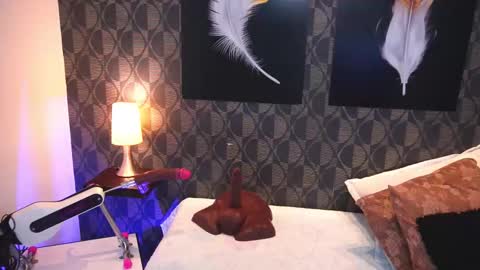 Sharom  online show from February 10, 7:18 pm