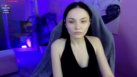 Snapshot of sharpsilence chatting on July 7, 7:23 am Mistress Silence online show from July 7, 7:23 am