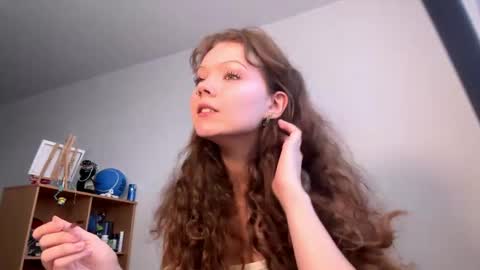 Elizabeth online show from May 6, 11:48 am