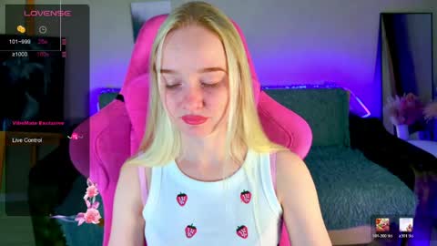 shawty_miia online show from May 24, 5:18 pm