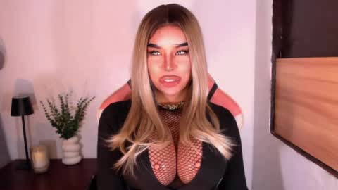 Snapshot of sheenafrost chatting on May 28, 11:46 pm sheenafrost online show from May 28, 11:46 pm